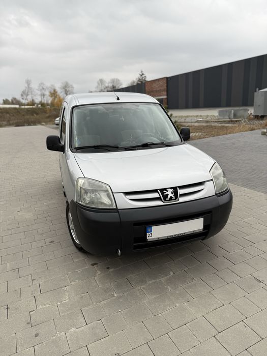 Автомобіль Peugeot Partner