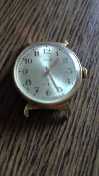 Stary pozłacany zegarek z lat 60 XX wieku Vintage