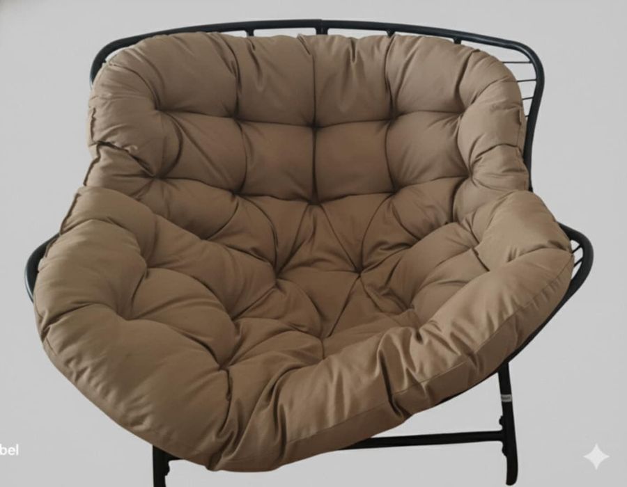 Cadeirão de jardim e casa