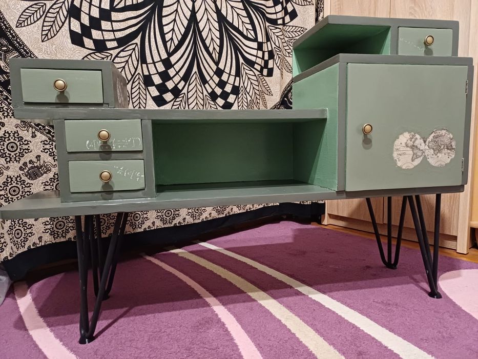 Swiezo odrestaurowana szafka