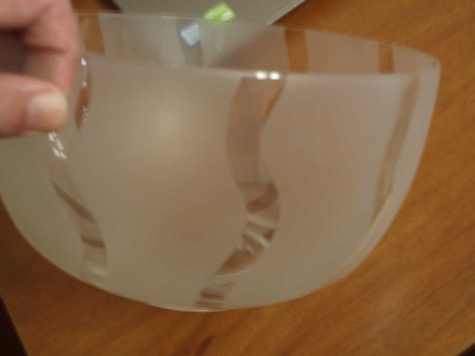 Продам НОВЫЙ в коробке  салатник производства Чехия.