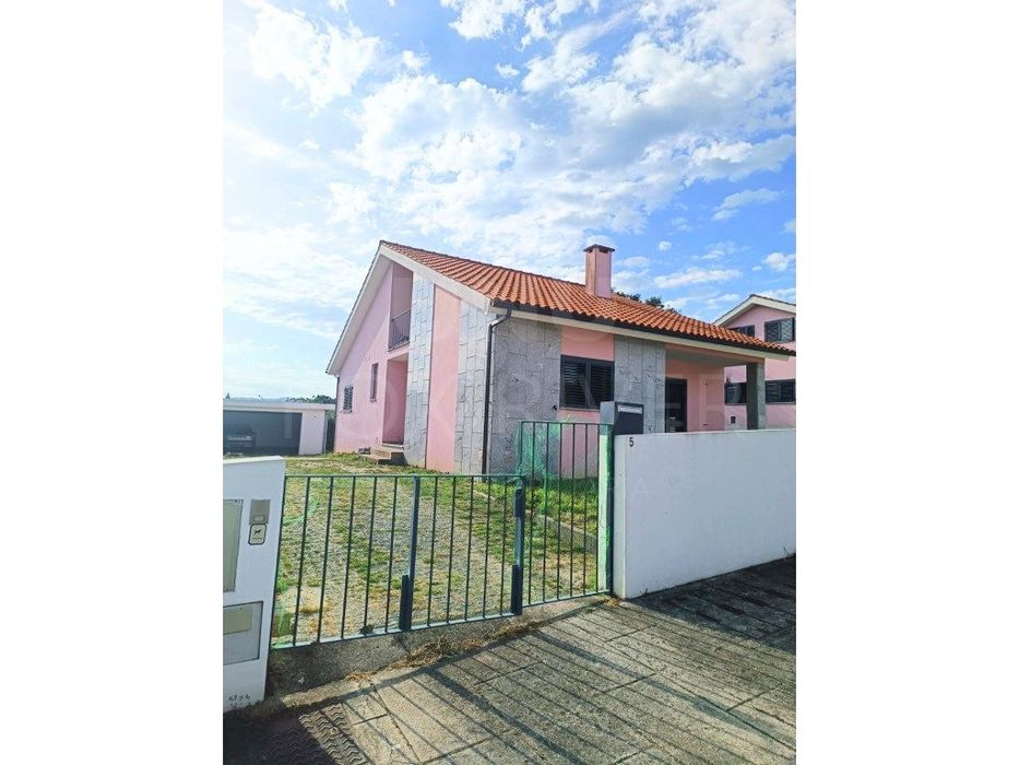 Moradia com Garagem Privativa em Campos, Vila Nova de Cerveira