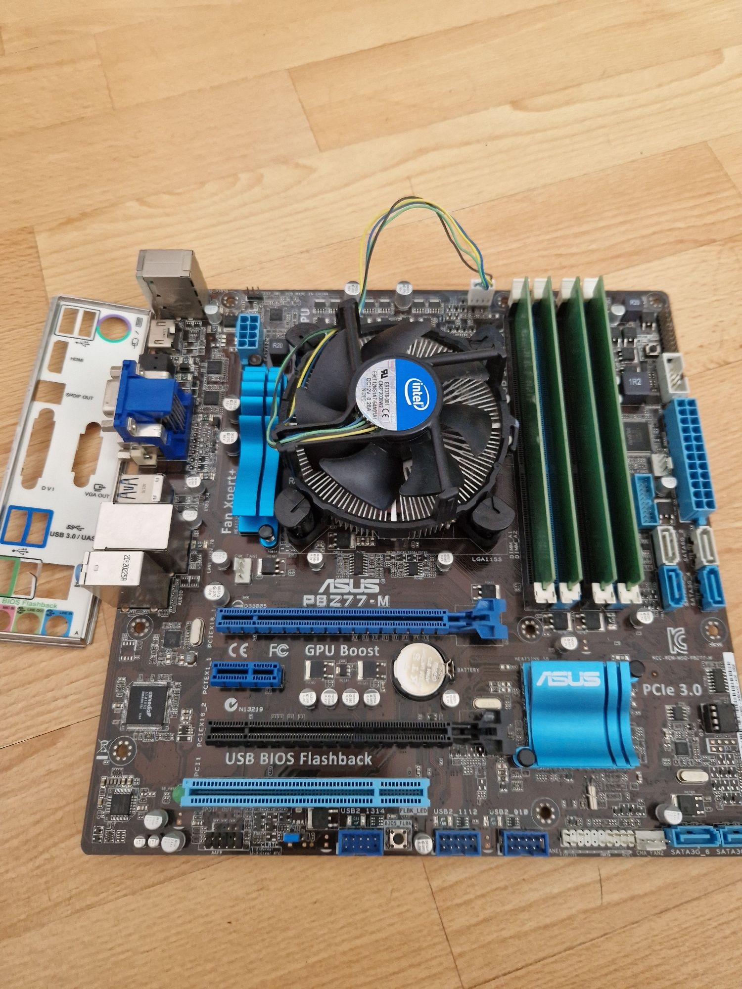 ASUS P8Z77-M Якісна Материнська плата сокет1155