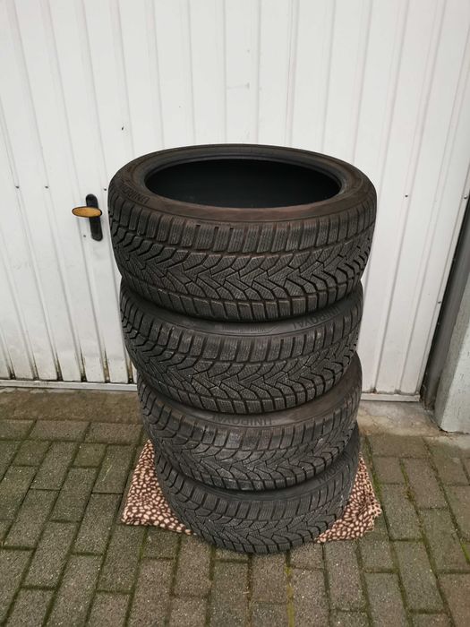 Komplet opon zimowych UNIROYAL 225/40/18 2024