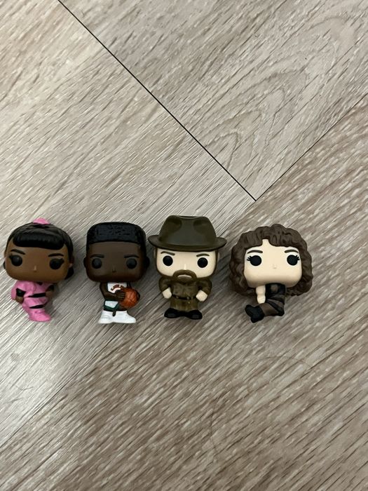 figurki/zabawki z kinder joy, stranger things