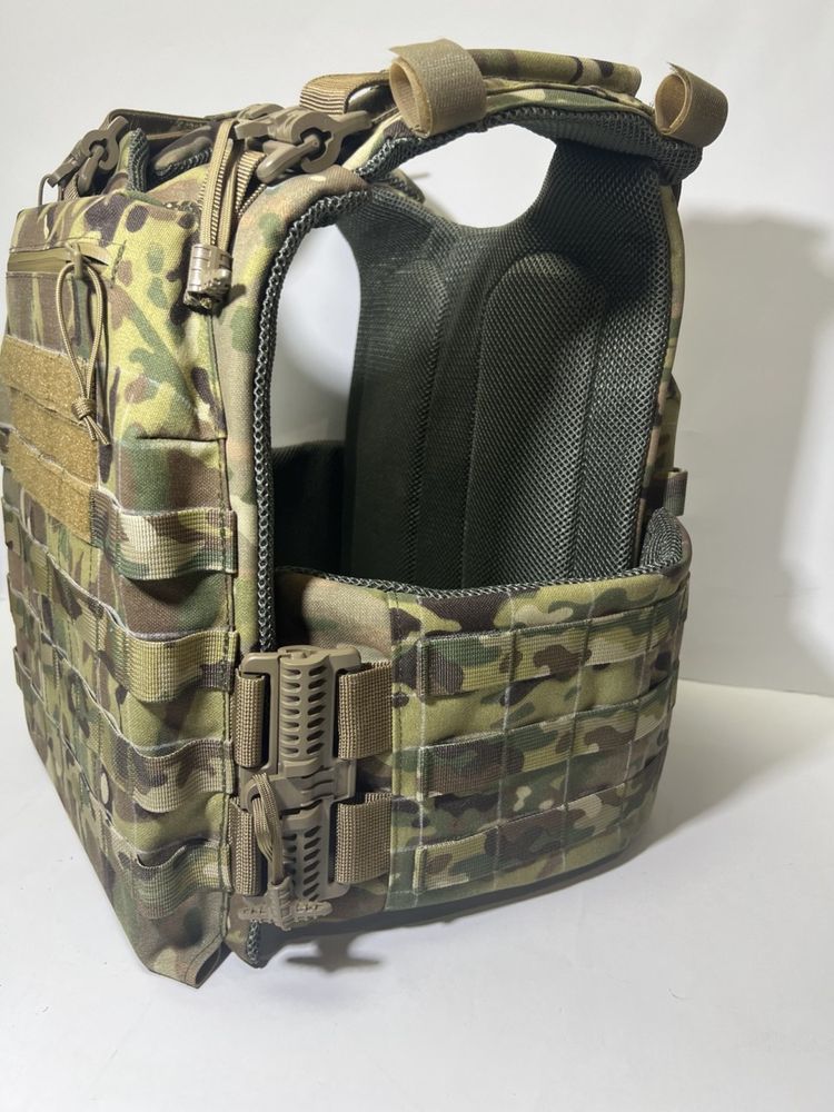 Плитоноска в 3-х кольрах, 4 скиди, кишені під балістику Cordura 1000D.