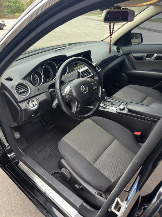 Мерседес С200 w204 2011г.в