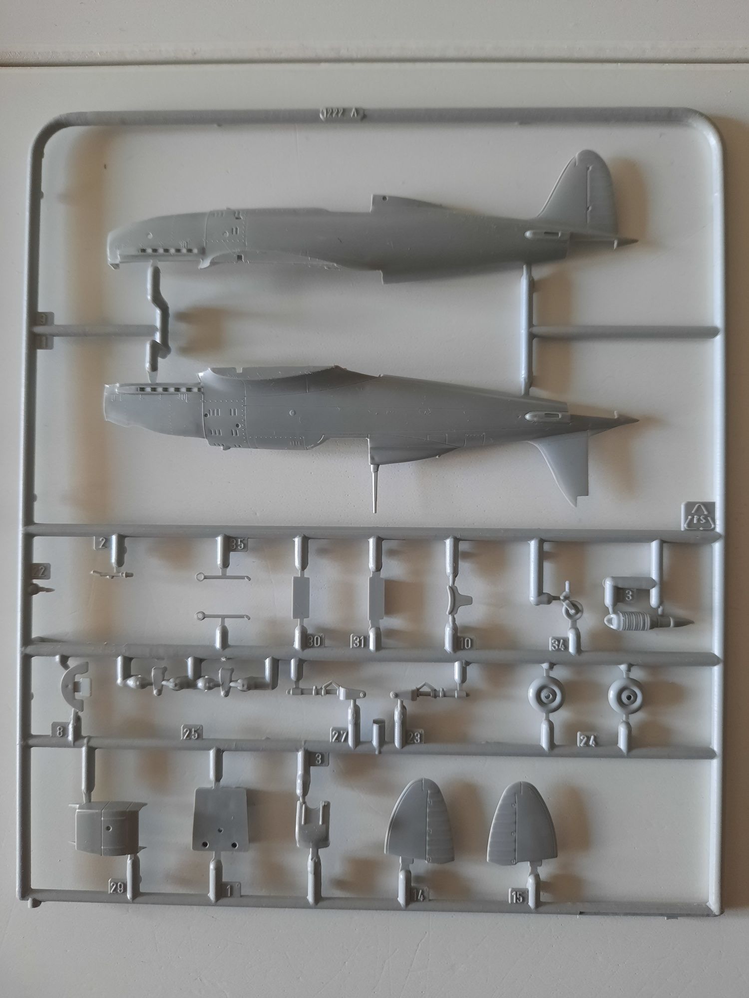 Model do sklejania Macchi MC202 Folgore, 1/72 Italeri 1222 i akcesoria