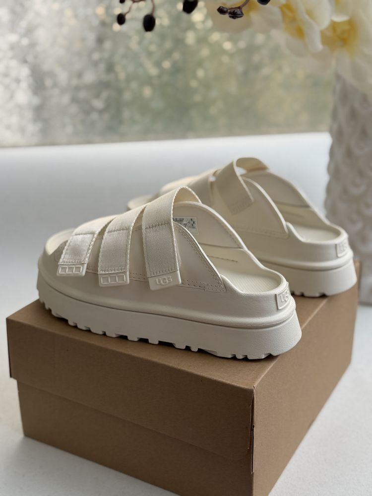 Шльопанці UGG Goldenglow Slide оринінал. US 7 / EU 38 розмір.