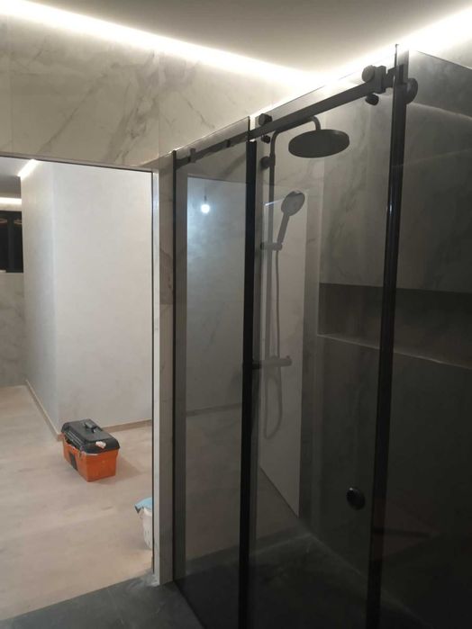 Душові кабіни, двері в душ, шторки на ванну. Перегородки для душу.