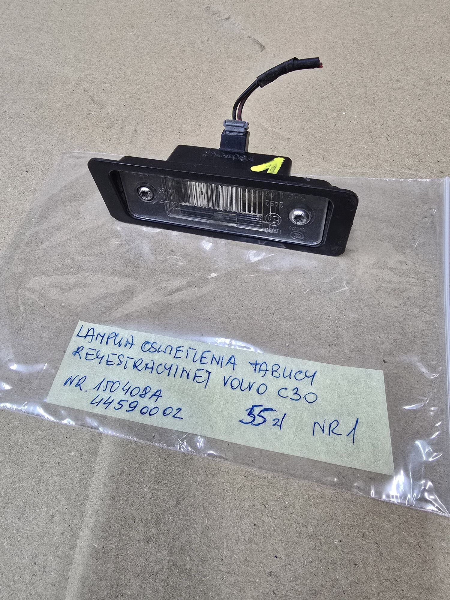 Lampka oświetlenia tablicy rejestracyjnej volvo C30 NR 1