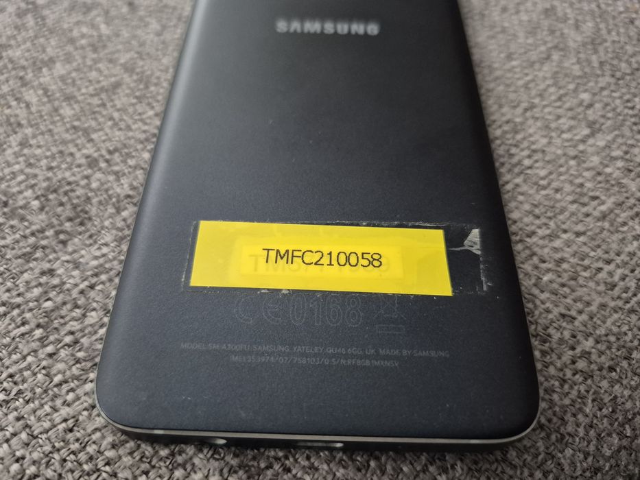 Samsung Galaxy A3 16GB SM-A300FU czarny