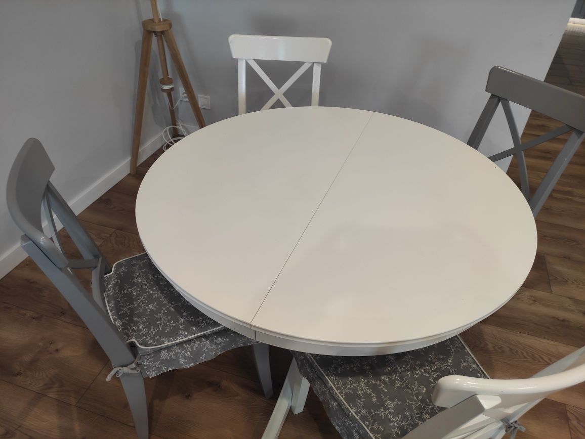 Zestaw stół+ krzesła + poduszki