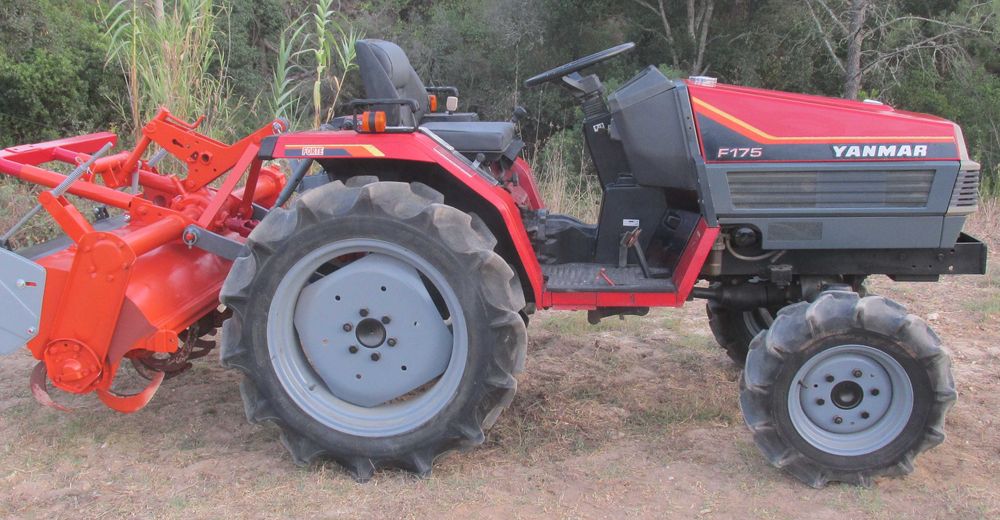 Trator  Yanmar F 175 4x4 com Alfaias