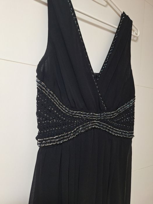 Koktajlowa,na podszewce sukienka z aplikacją  na dekolcie MVAB