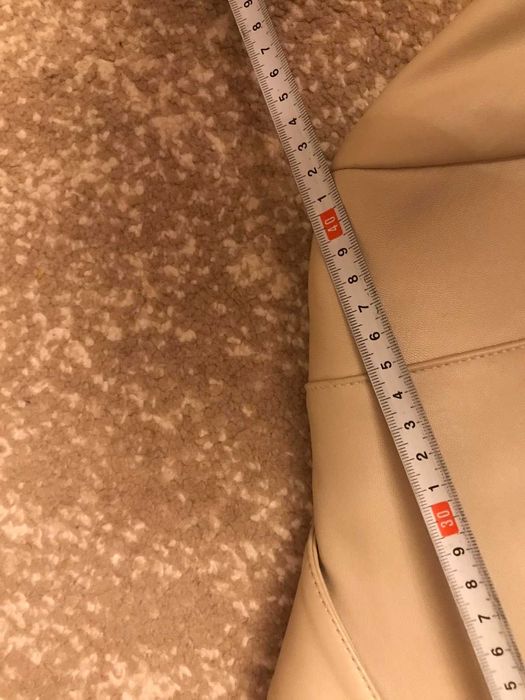 Продам куртку женскую кожаную.