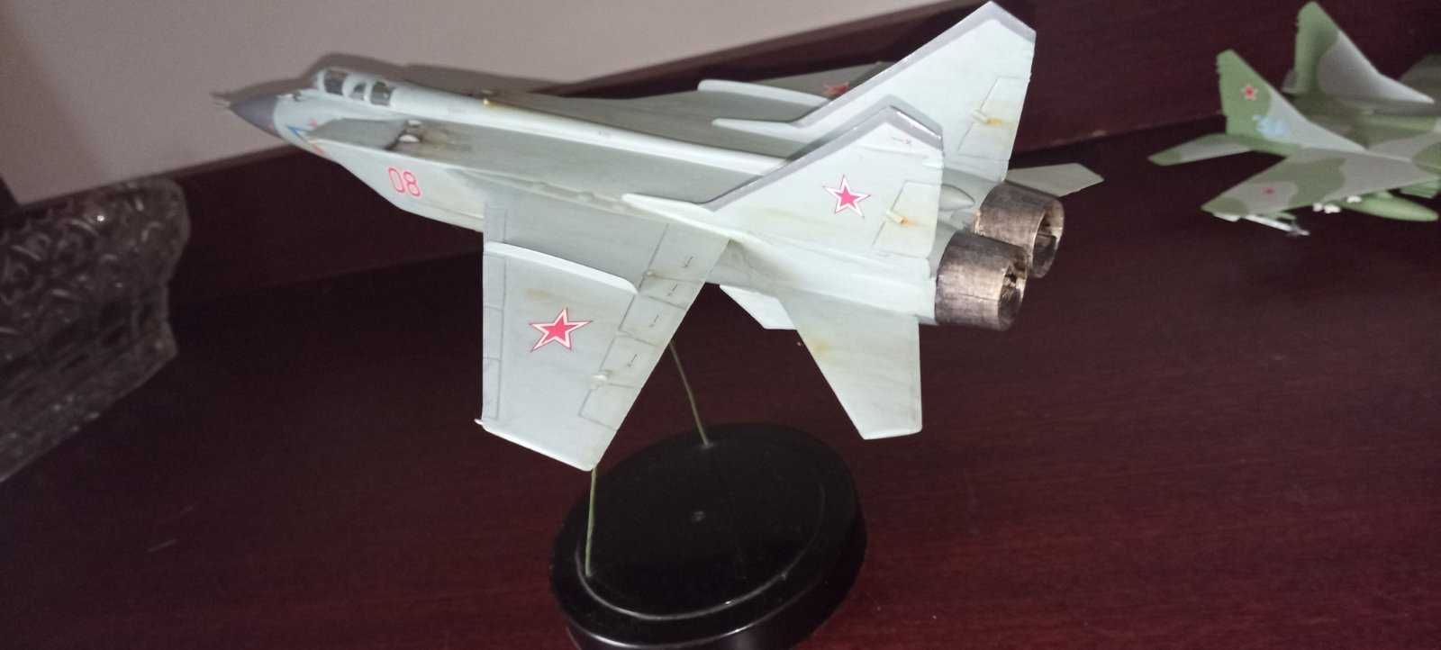 Модель самолета Миг-31 1:72 Модель самолета Миг-31 1:72