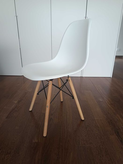 Cadeira branca bonita