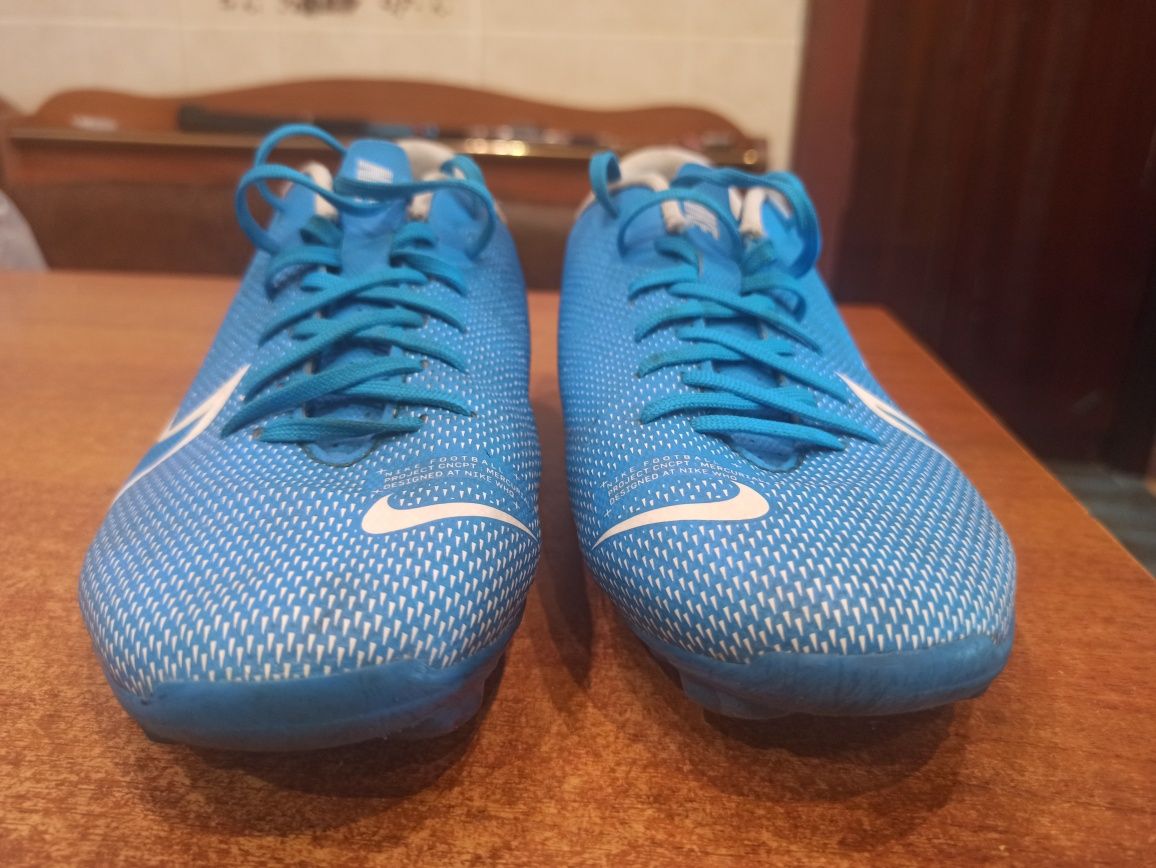 Продам підліткові бутси nike, розмір 38