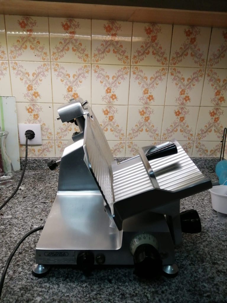 Máquina de cortar fiambre