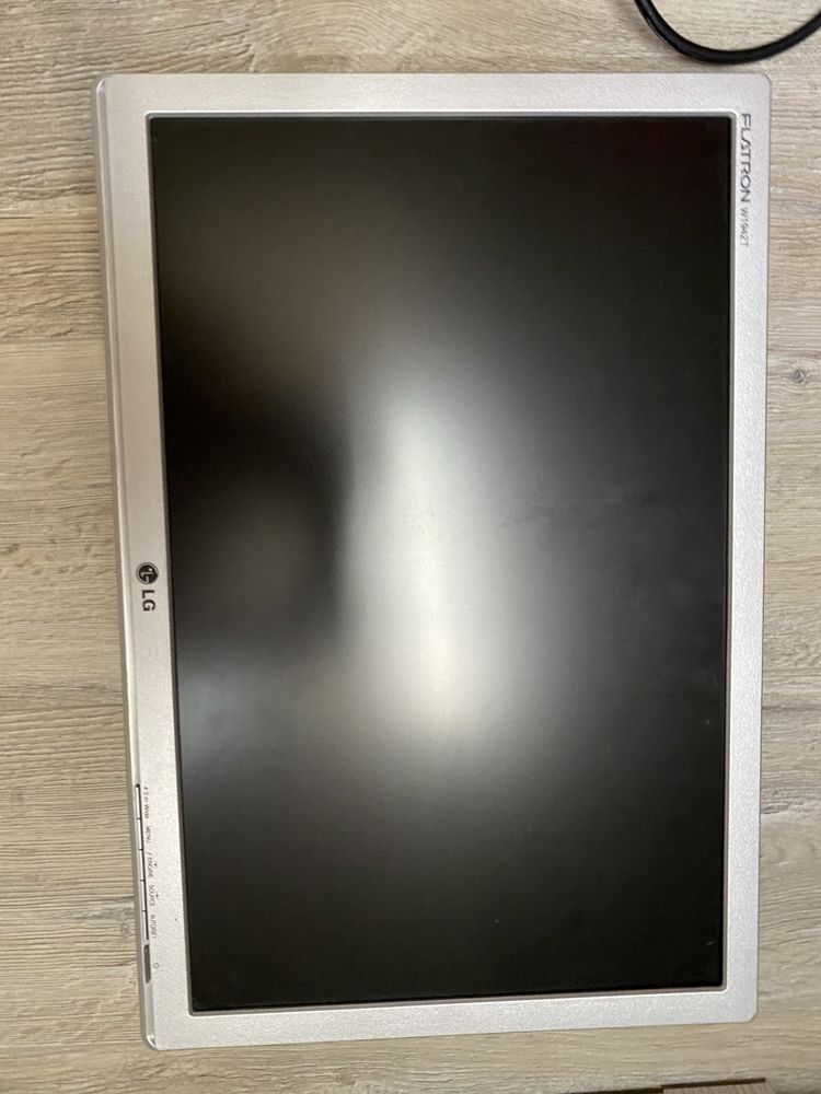 Monitor lg 19”