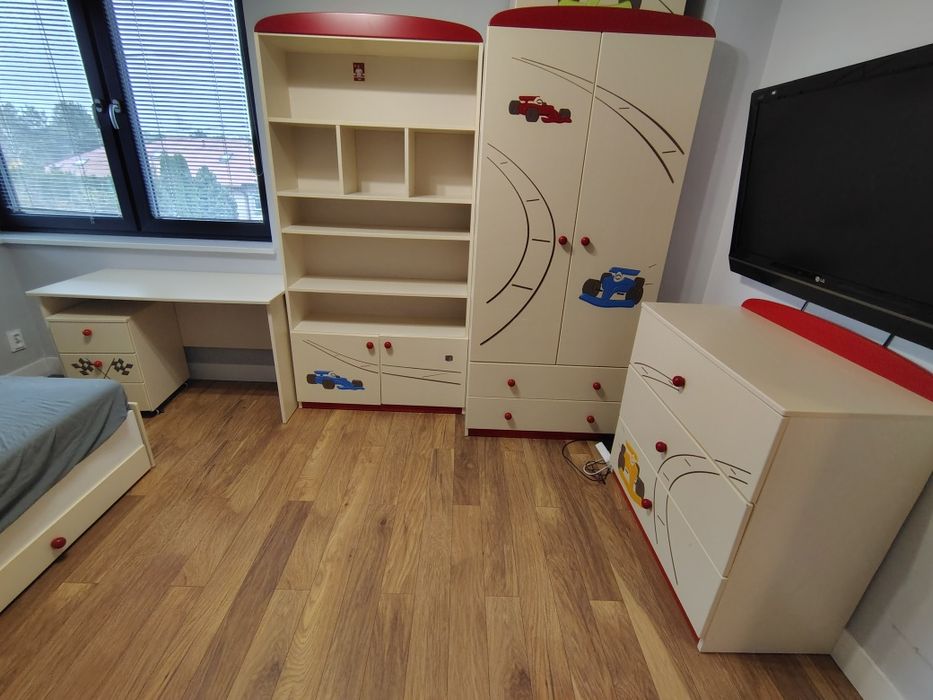 Meble firmy Meblik szafa,łózko ze stelażem, regał oraz skrzynia na zab