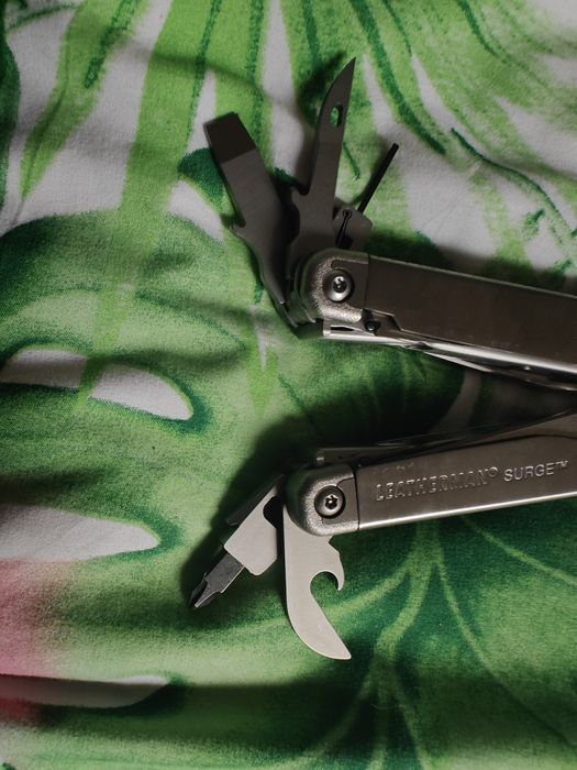 Leatherman surge