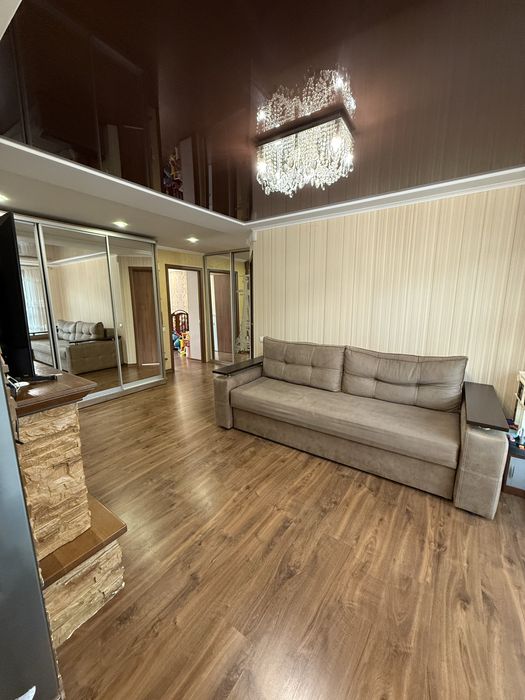 3к.кв з ремонтом , меблями і технікою , вул. Маланюка !