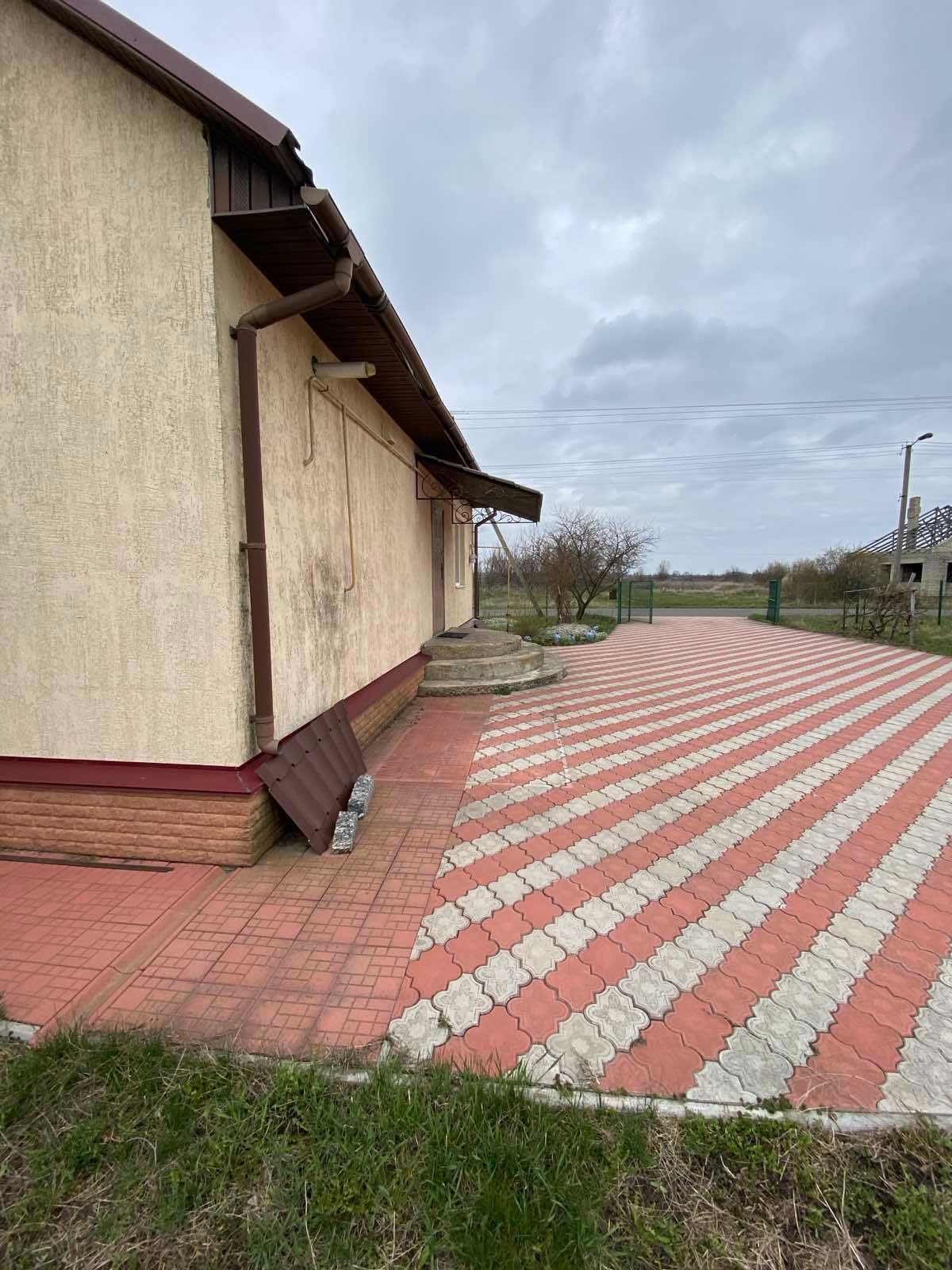 Продам житловий будинок 162 м кв 2-поверховий і ділянку 15 соток