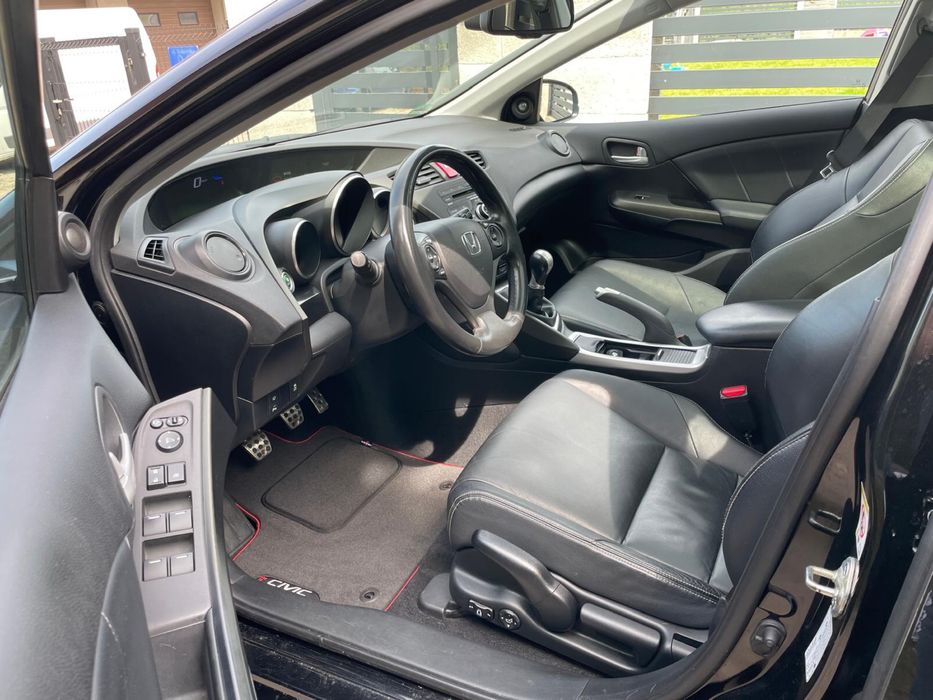 Honda CIVIC 1.8 xenon skóra doinwestowana