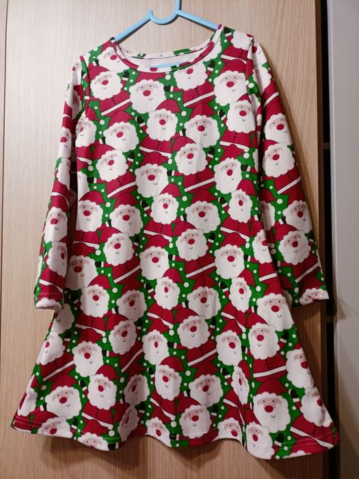 Świąteczna sukienka w Mikołaje