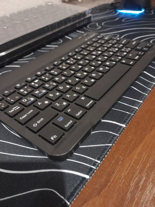 Продам клавіатуру +подарок