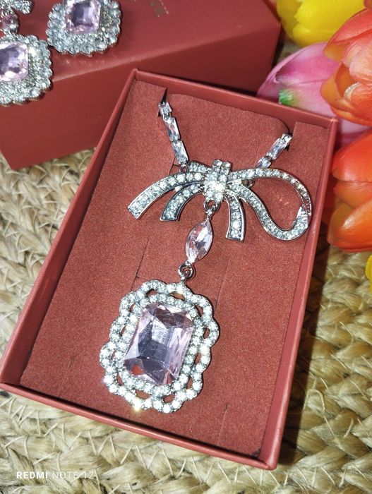 Komplet eleganckiej biżuterii zestaw kryształki cyrkonia pudełko