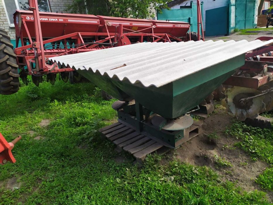 Разбрасыватели минеральных удобрений  НРУ 950