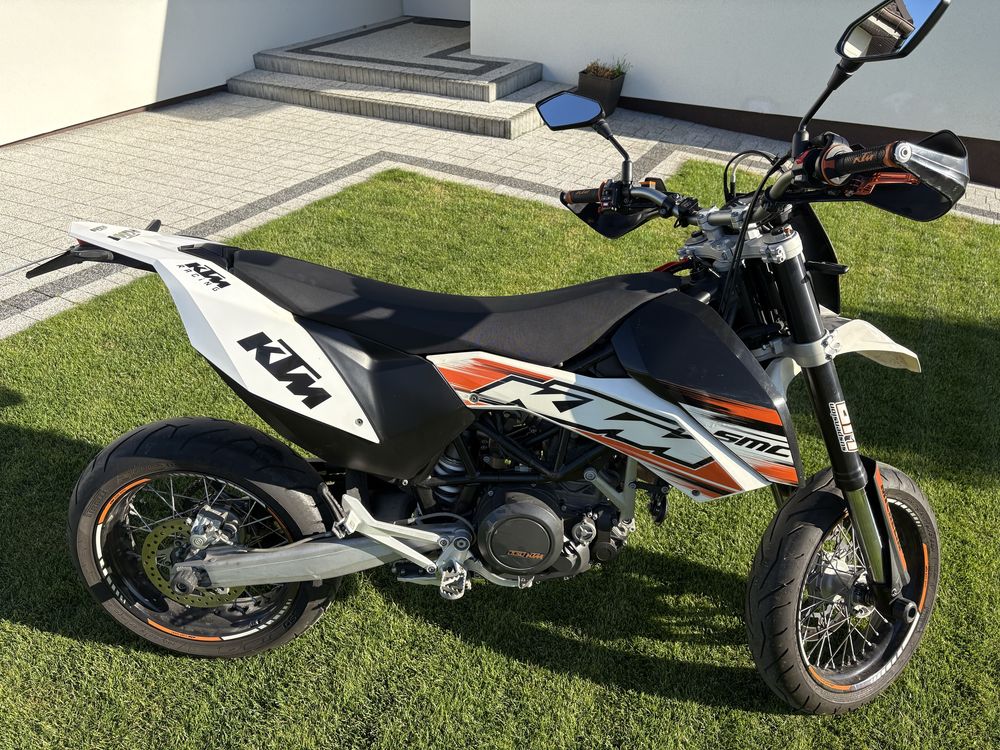 KTM 690 SMC supermoto