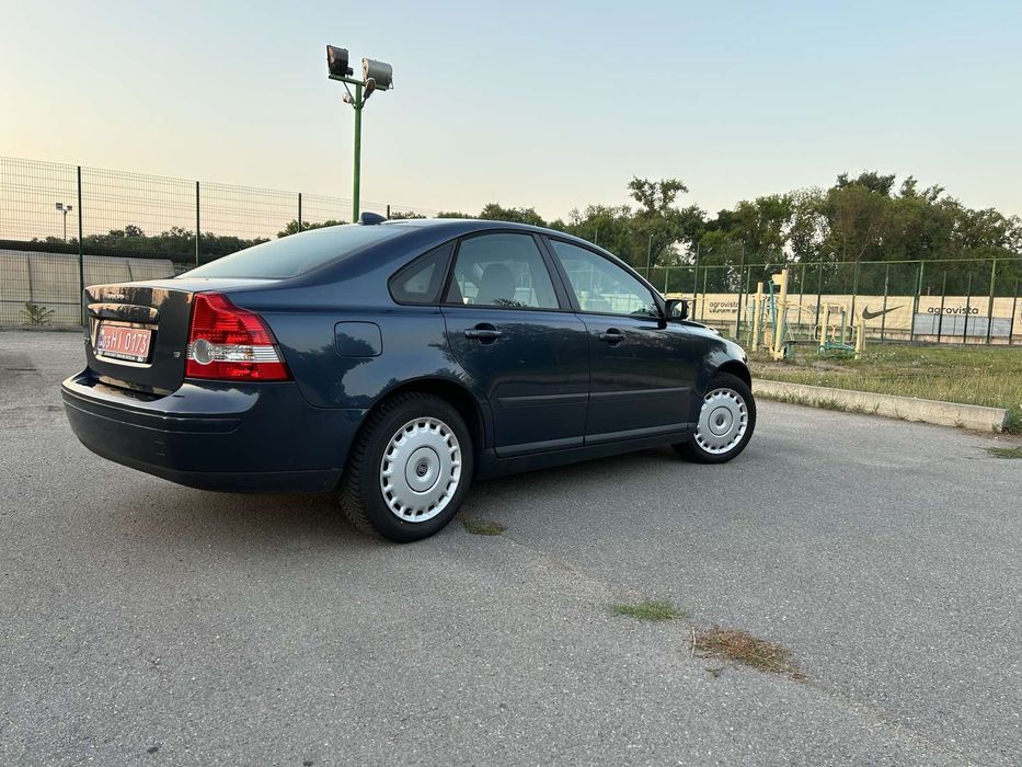 Volvo S40              !