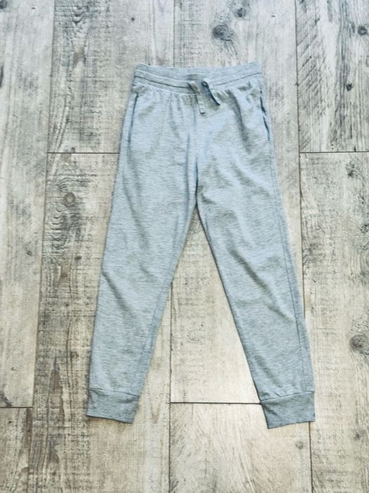 Chłopięce spodnie dresowe  H&M  Rozmiar 140 9-10 lat