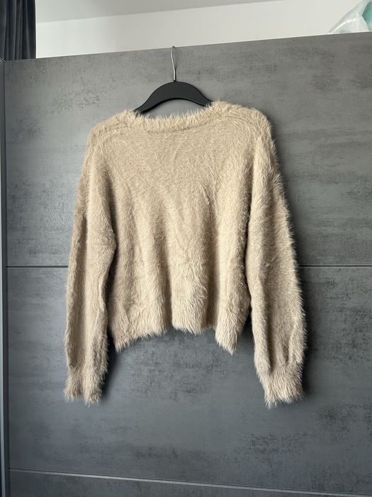 Nowy włochaty sweter kardigan M 38 dekolt V w serek, rozpinany