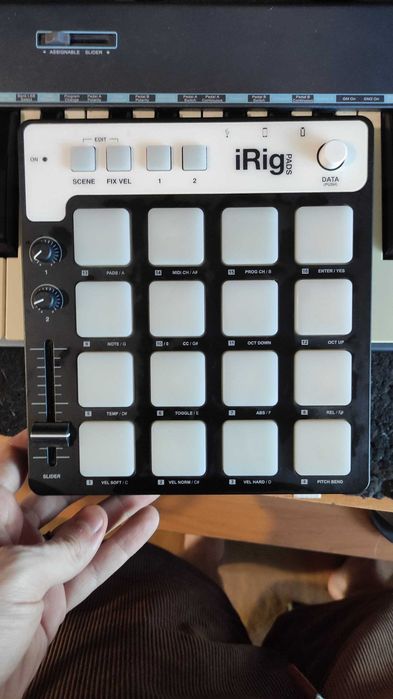 iRig PADS драм-педи, midi, міді контролер
