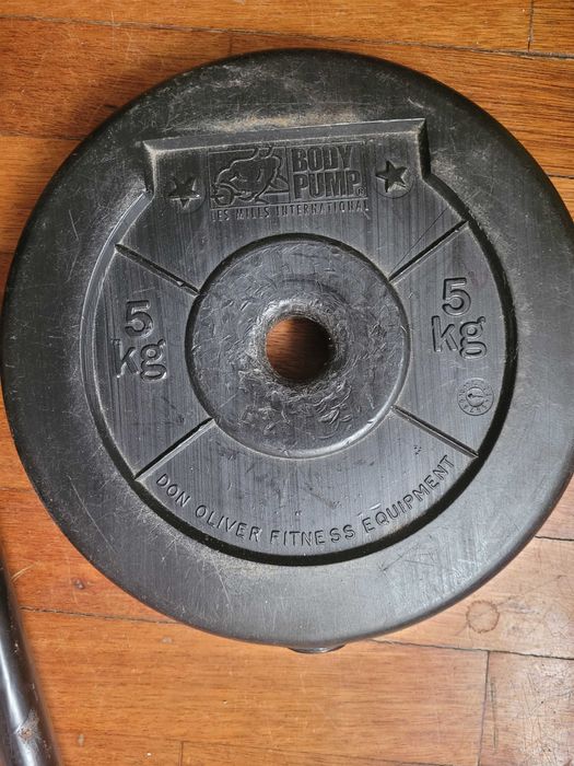 Discos de musculaçao 5 kg + barra