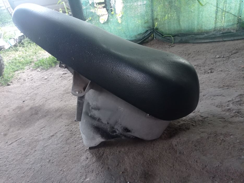 Рама, руль, сиденье и бак от скутера Yamah grand axis 100