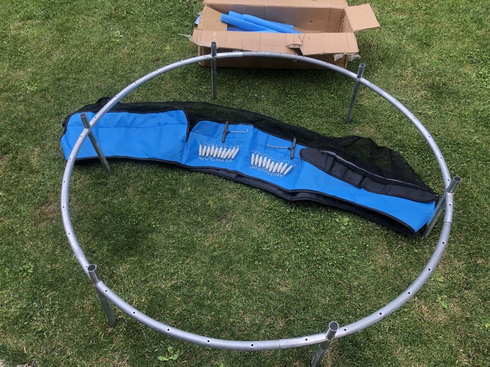 Sprężyny do trampoliny.