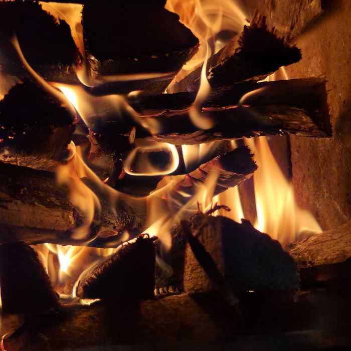 Drewno rozpałkowe 125dm³  na STELAŻU wygodnym i bezpiecznym, kominkowe