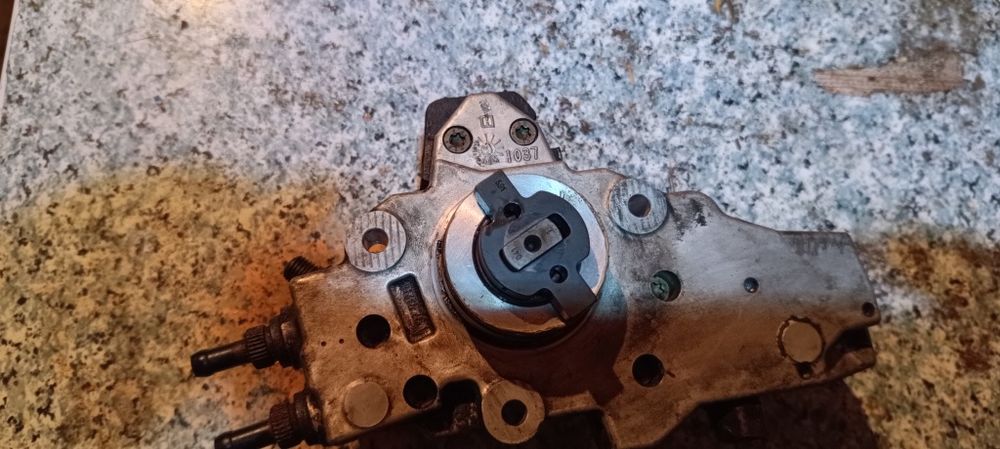 Паливний насос високого тиску .Тнвд