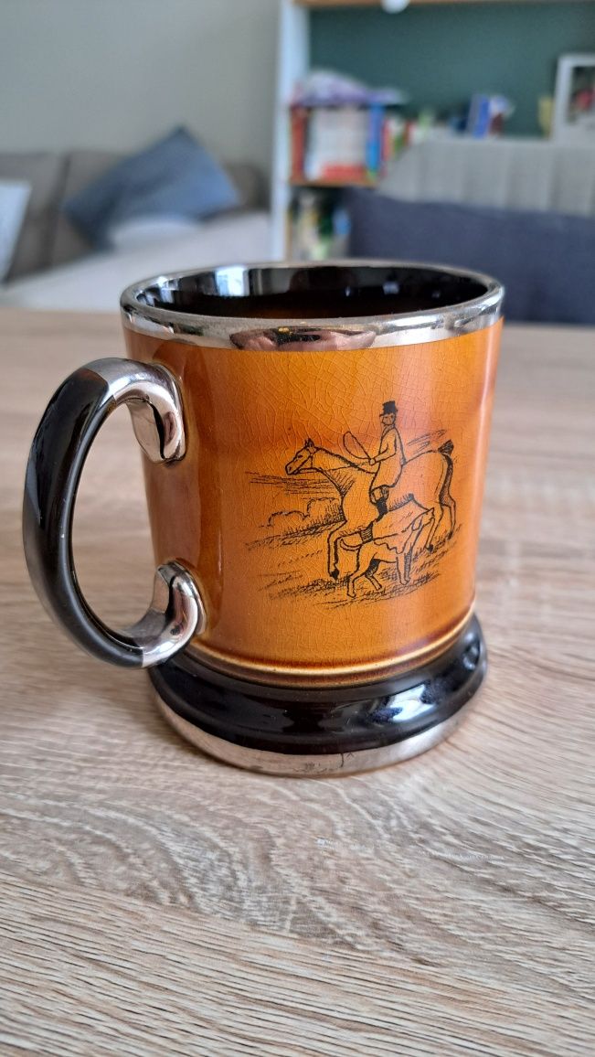 Caneca Arthur Wood