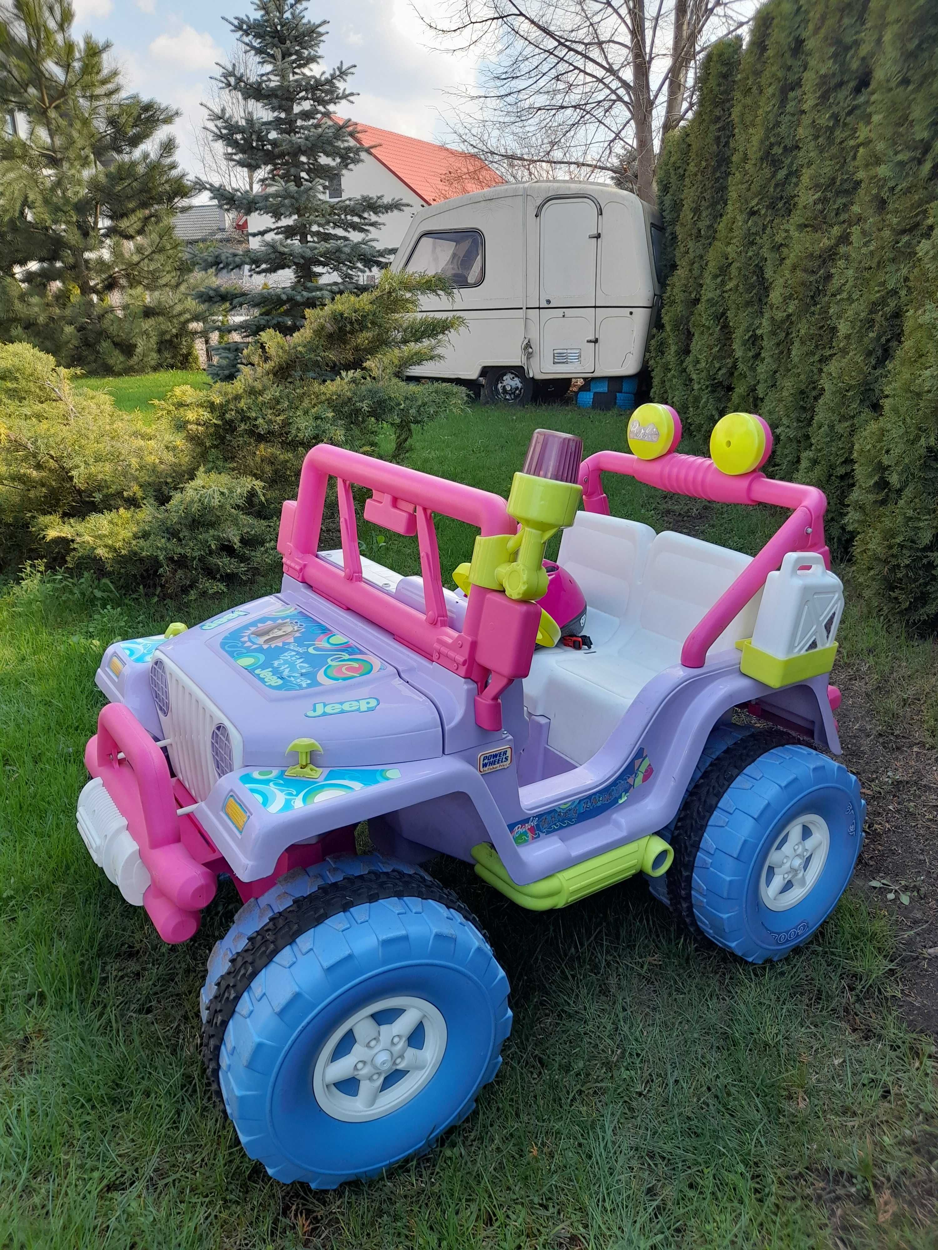 Auto na akumulator firmy FISHER PRICE - Jeep Barbie