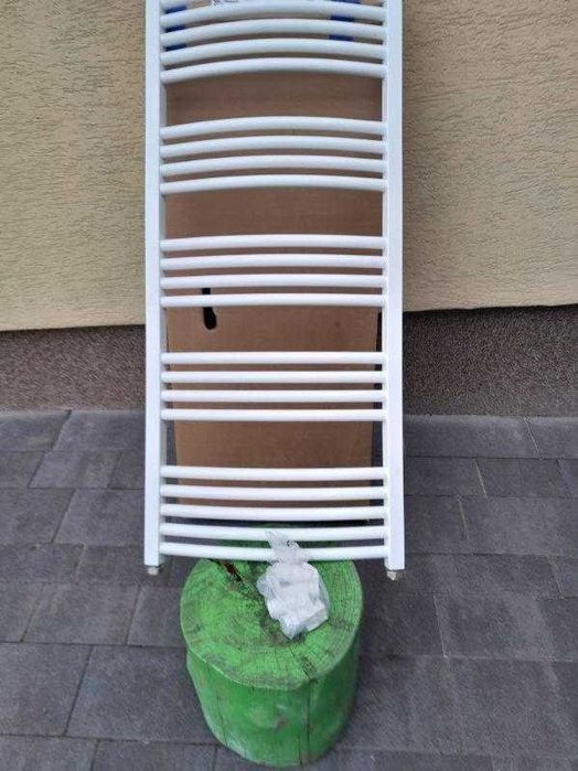 Grzejnik łazienkowy żeberkowy nowy