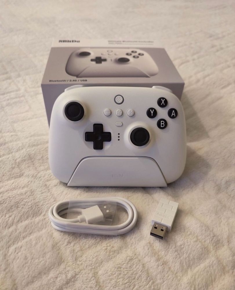 Pad 8bitdo ultimate + stacja dokująca