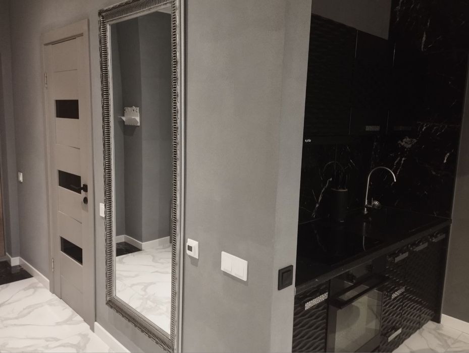 Евро 2 кімнатна , метро Бориспільська Бажана 17