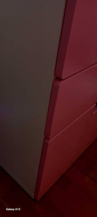 Muda fraldas, secretária